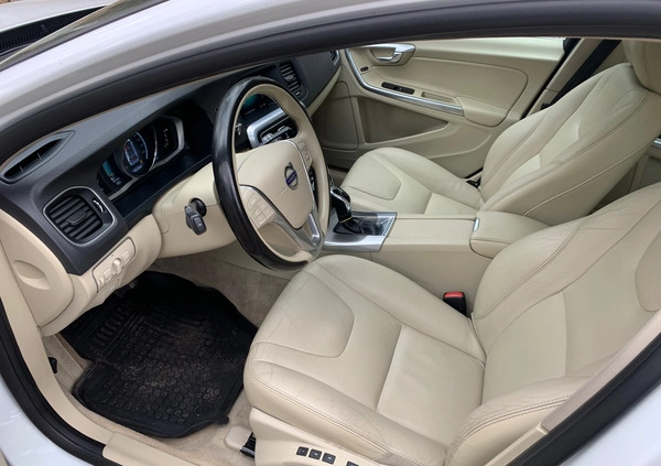 Volvo V60 cena 57900 przebieg: 120700, rok produkcji 2016 z Warszawa małe 211